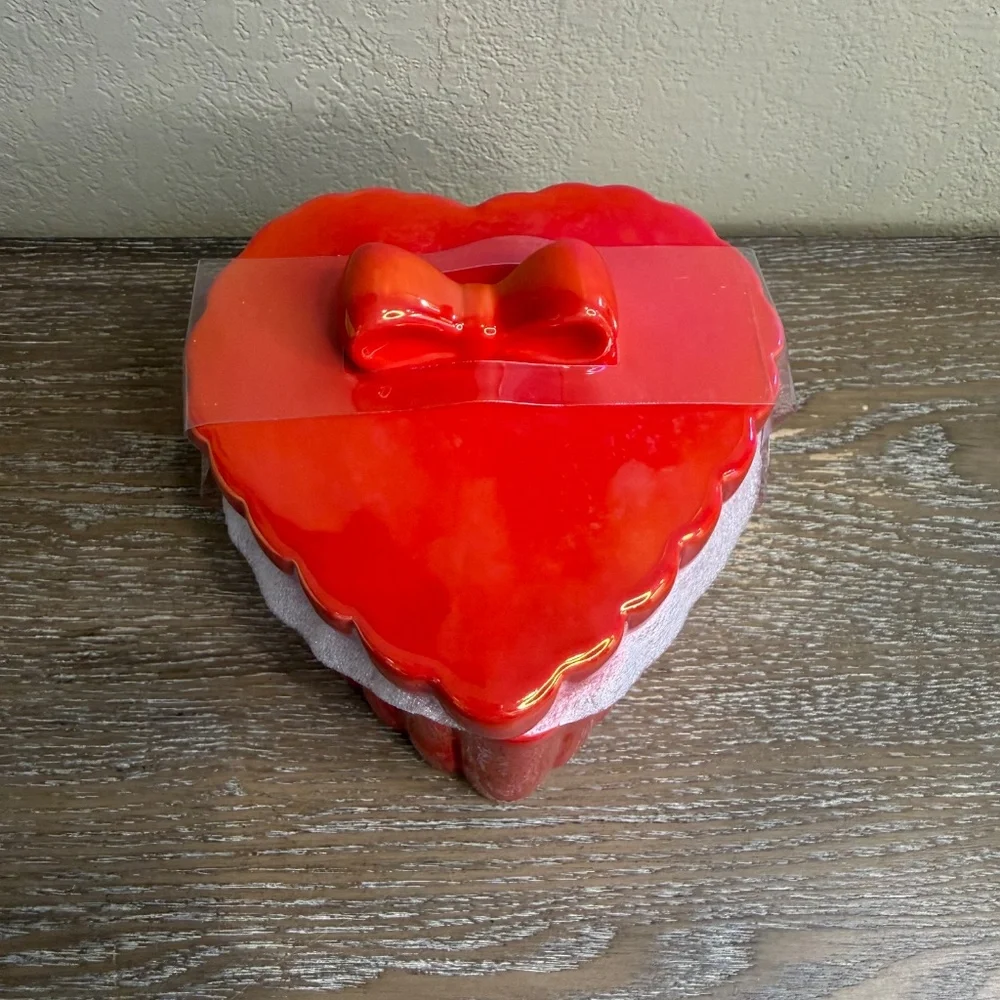 Target Bullseye Valentines Day heart canister💋